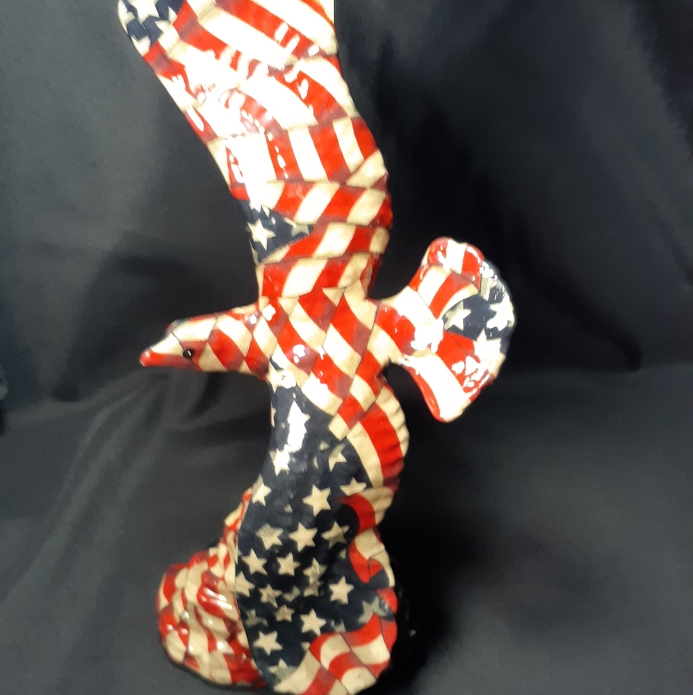 Vintage American Flag PrintCeramic Eagle Figurine - Picture 2 of 3